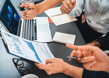 Чому не можна прив'язувати зарплату працівника до результатів метрик?