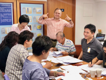 Як у кризу знизити витрати на зарплати, зберегти штат